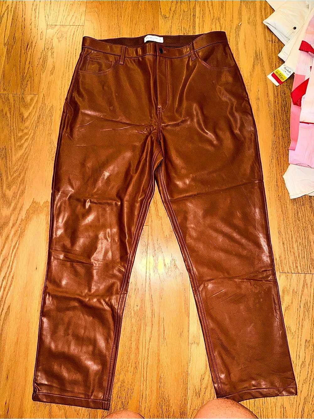 Abercrombie & Fitch Curve Love The 90s Straight Ultra High Rise Vegan Leather si